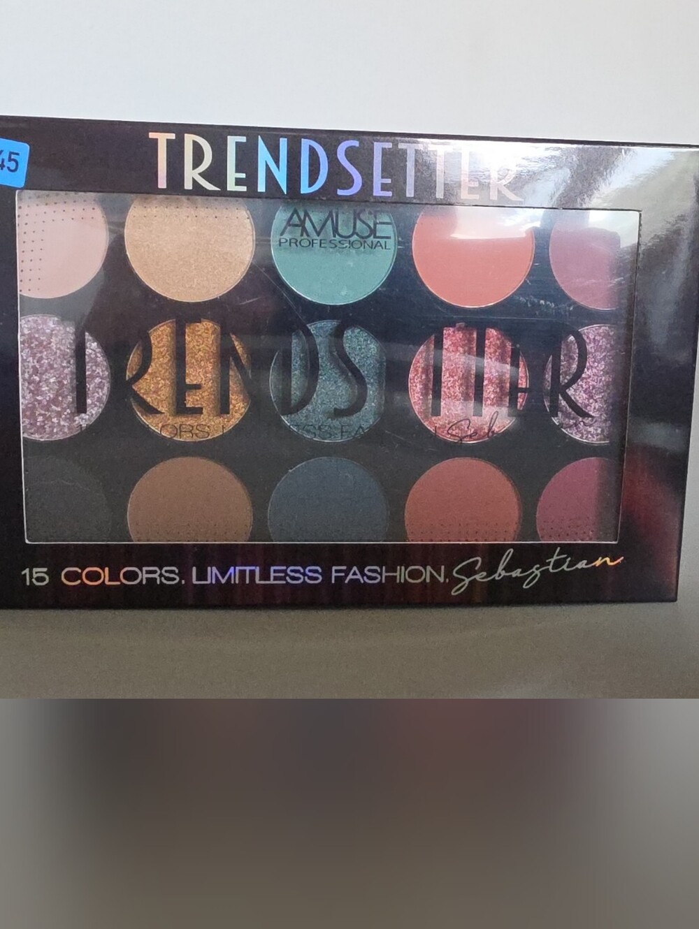Trendsetter 15-Color Eyeshadow Palette by Amuse Professional - Multicolor
